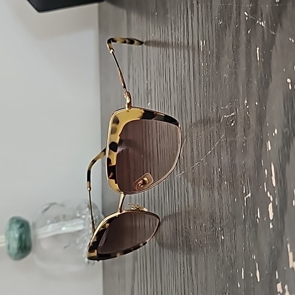 Miu miu tortoiseshell sunglasses - Picture 4 of 5